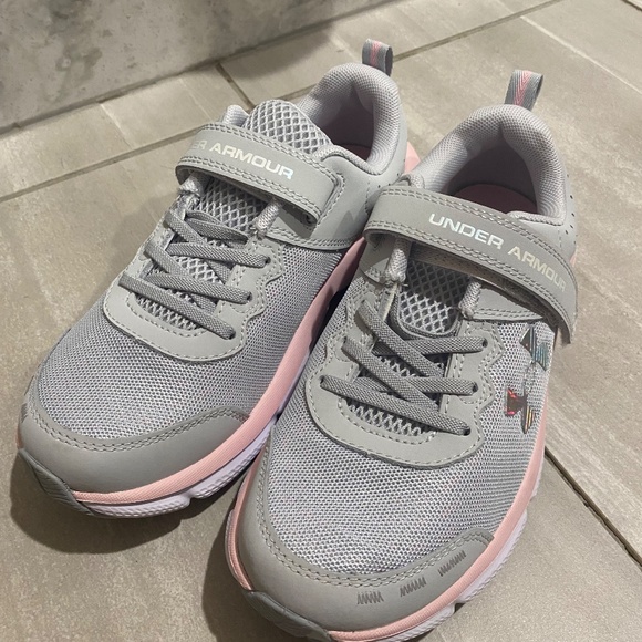 Girls Under Armour Sneakers - Picture 4 of 5